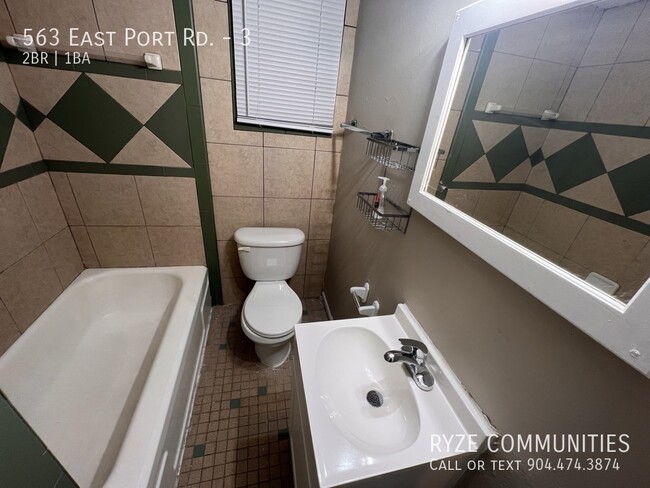 Foto del edificio - 563 East Port Rd. #3 - Ground Floor