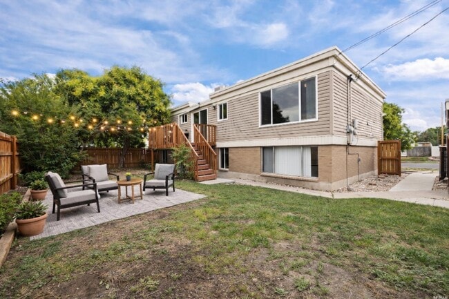 Building Photo - 1730 W Baroness Pl