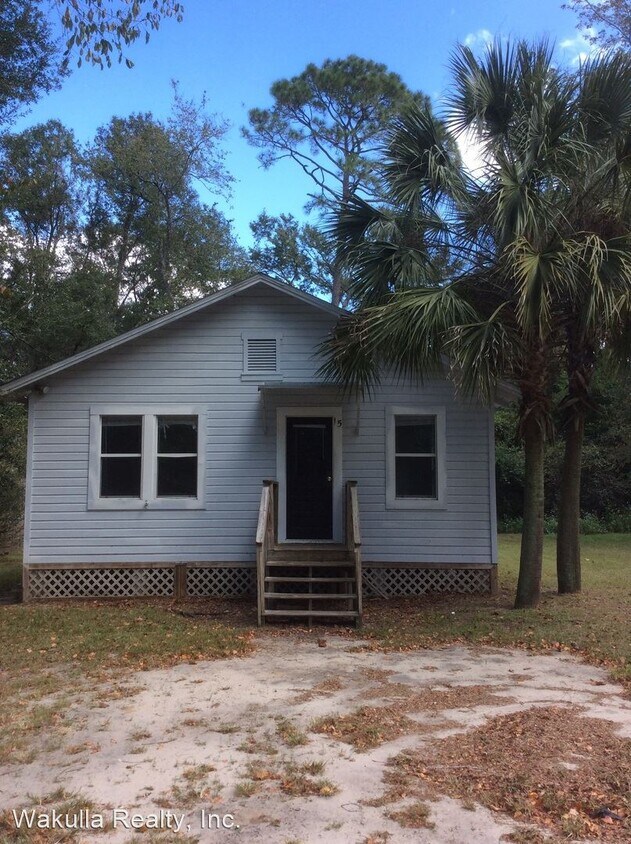 3 br, 2 bath House 15 Drive House Rental in