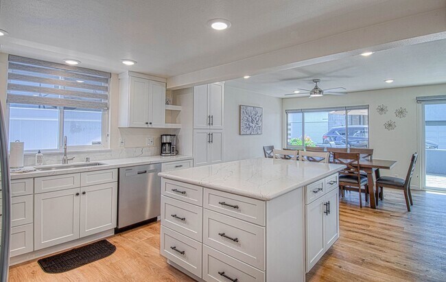 Foto del edificio - 5008 Seashore Dr