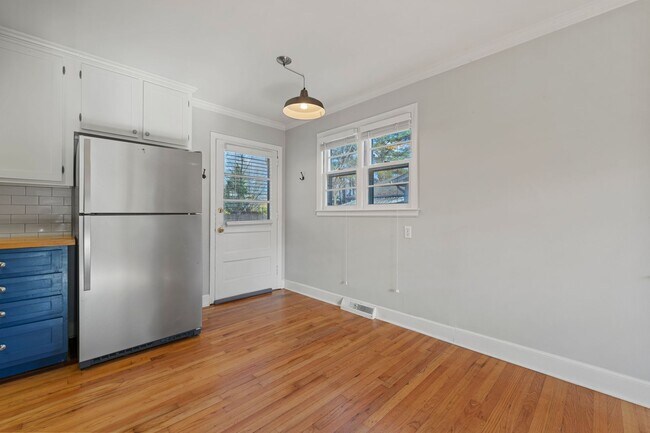 Foto del edificio - Cozy 3 BR Ranch with Huge Fenced In Backyard!