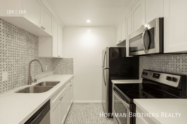 Building Photo - 724 N West Knoll Dr. West Hollywood, CA 90069