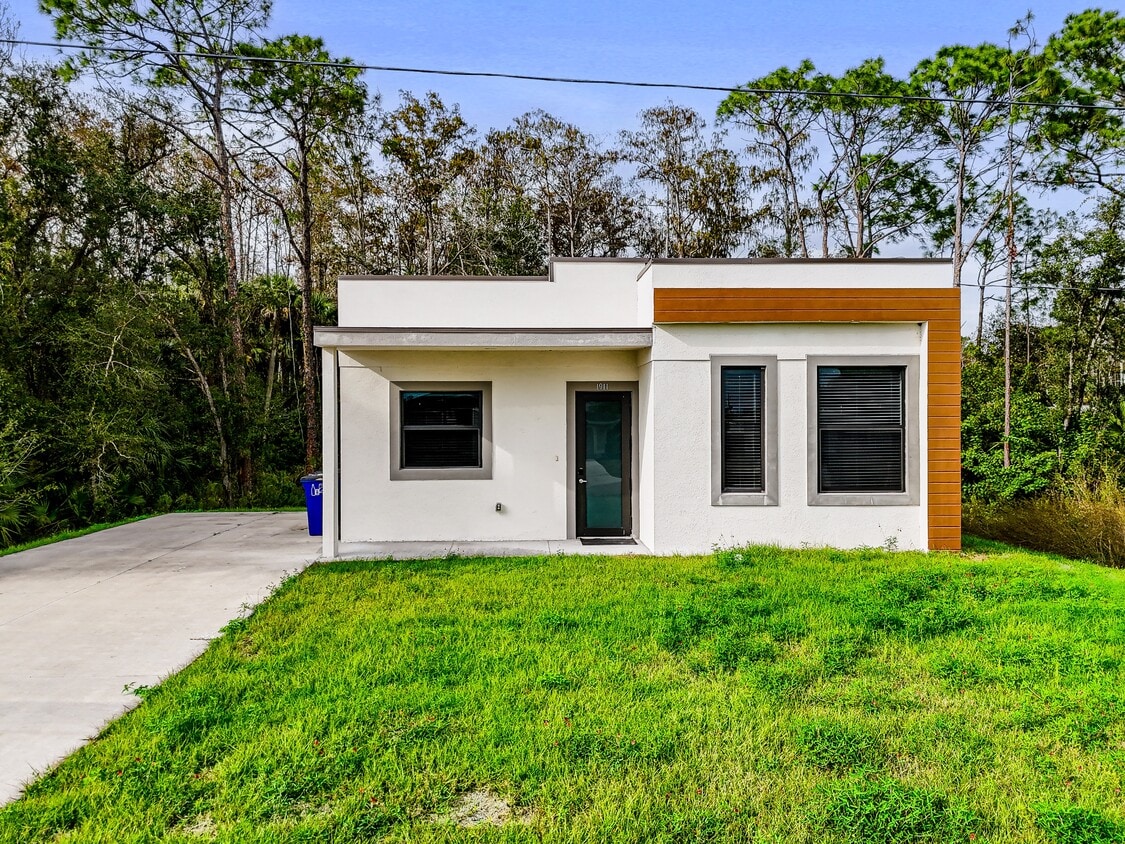 Photo - 1911 Lorna Ave (Lehigh Acres, FL)