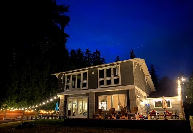 Building Photo - 7075 NE Bay Hill Rd