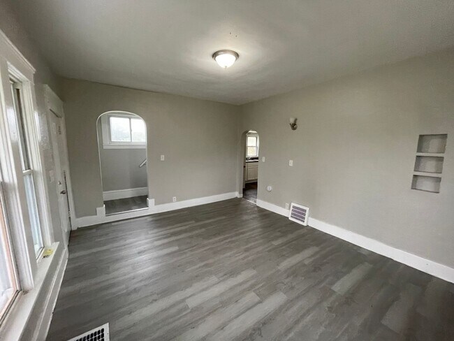 Foto del edificio - 1733-1737 Long Ave