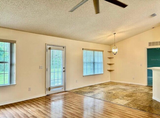 Foto del edificio - 4-Bedroom / 2-Bathroom Home in Palm Coast