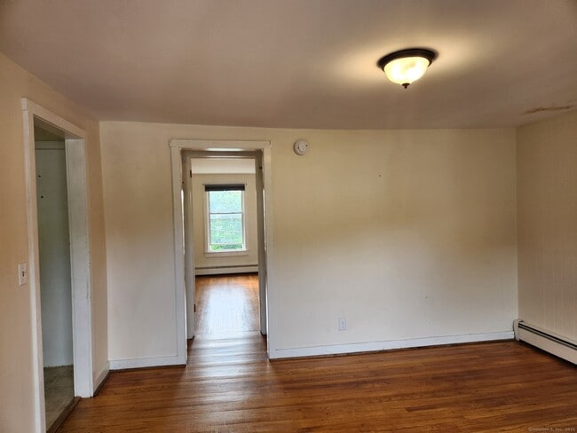Building Photo - 283 Somers Rd