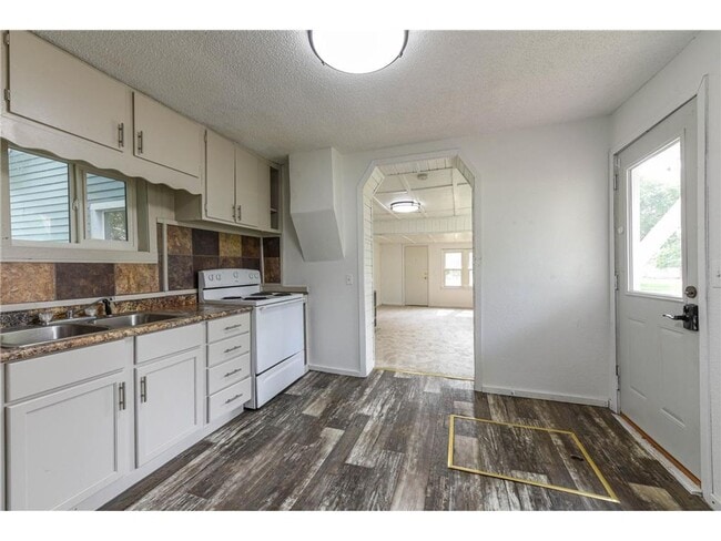 Building Photo - 216 5th St SW