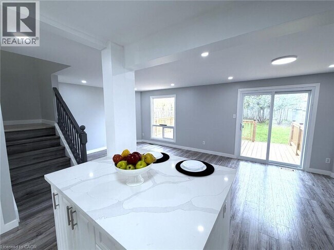 Building Photo - 39 Camrose Ct