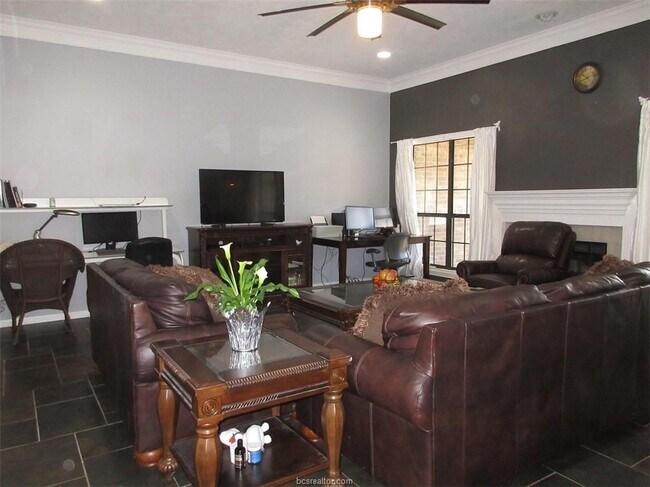Foto del edificio - 3404 Regal Row Ct