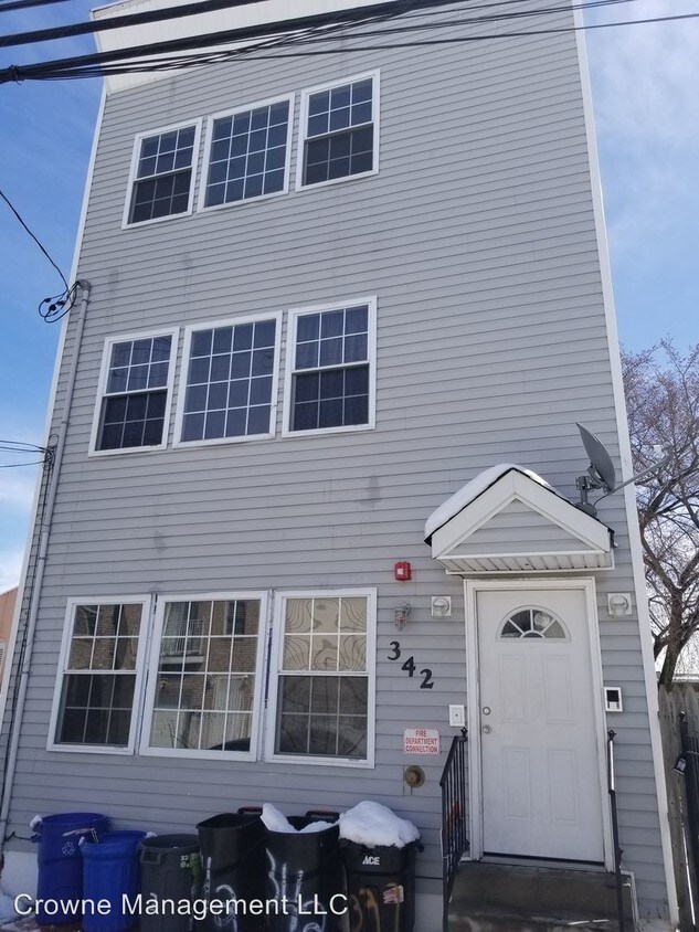 Primary Photo - 2 br, 1 bath Apartment - 342 Randolph Ave.