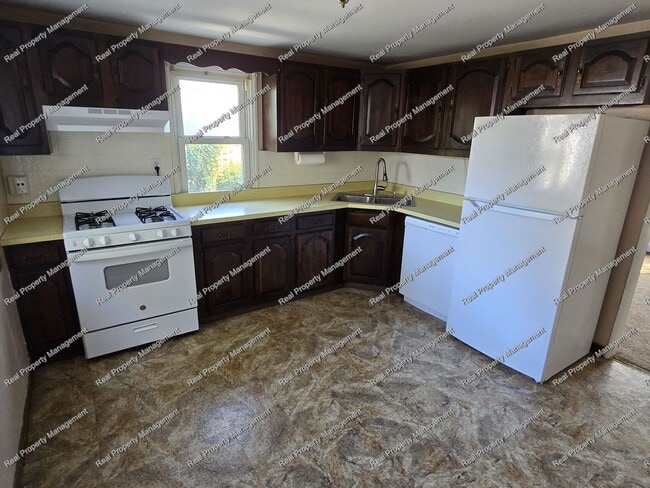Building Photo - Two Bedroom Ranch
