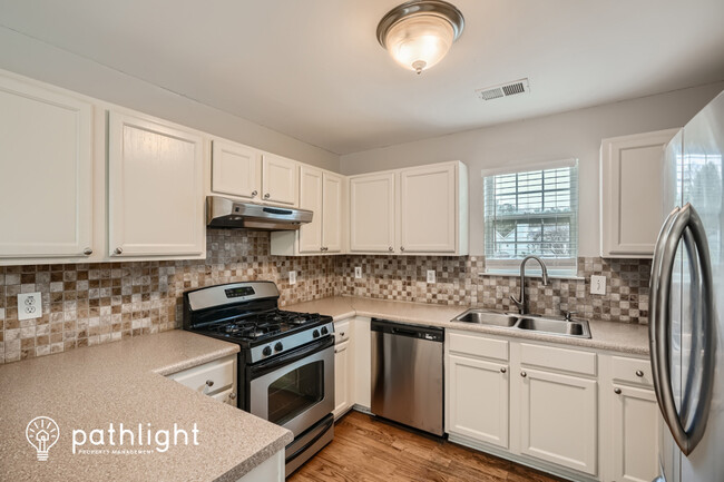 Building Photo - 3160 Brookfield Drive