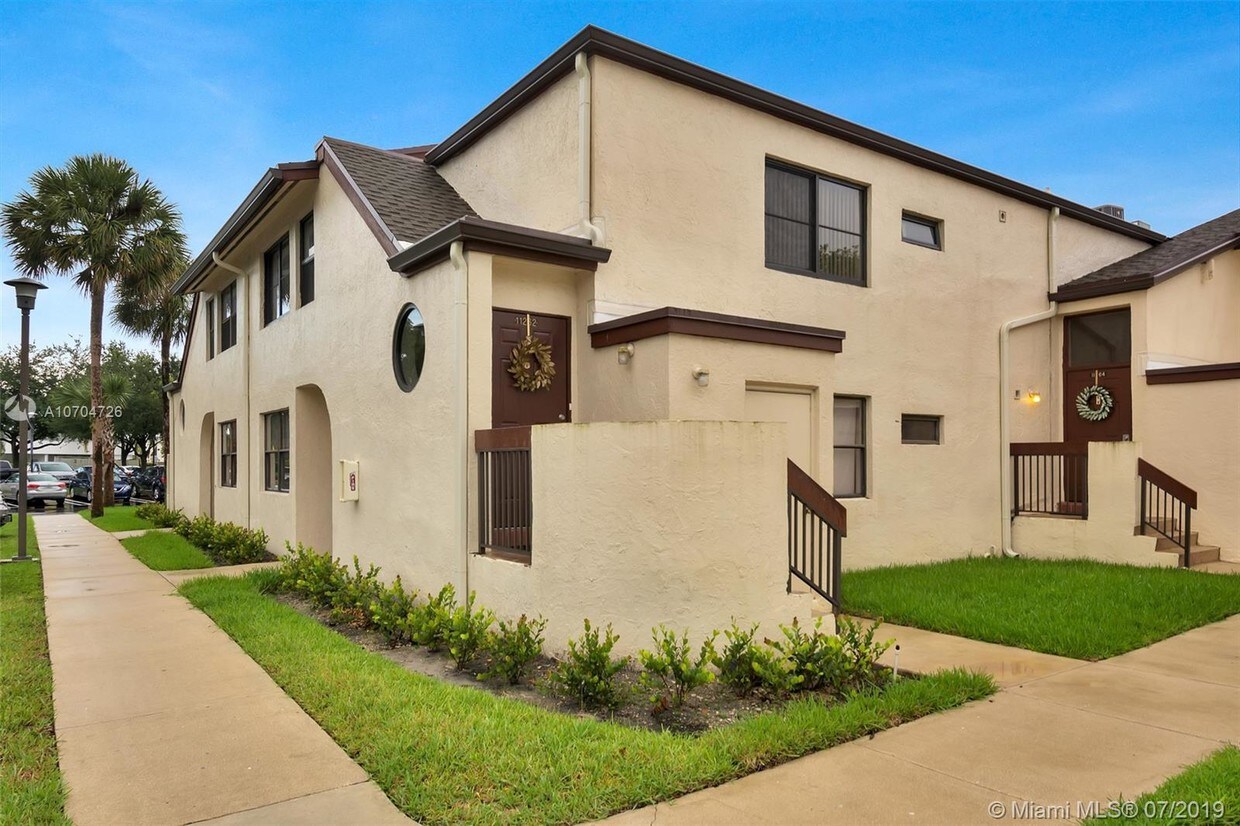 Primary Photo - 11262 Taft St