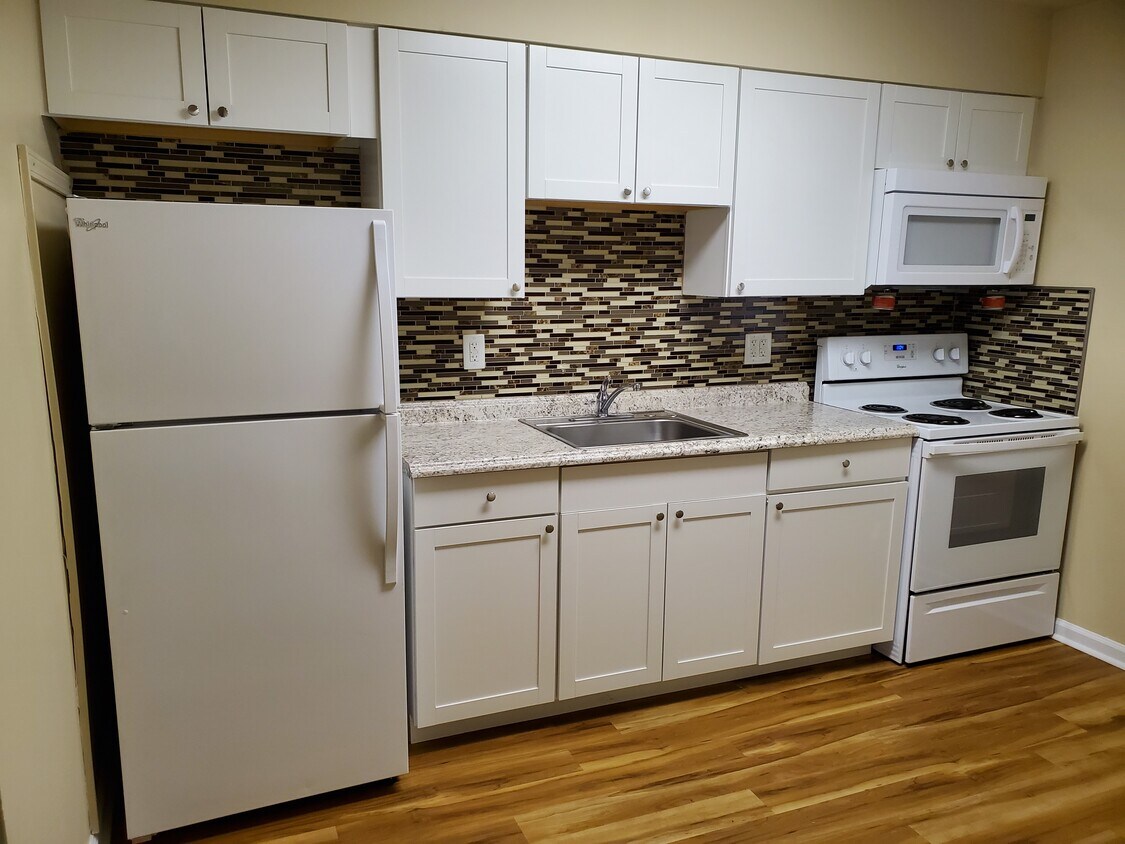 Kitchen - 1612 Dewey St