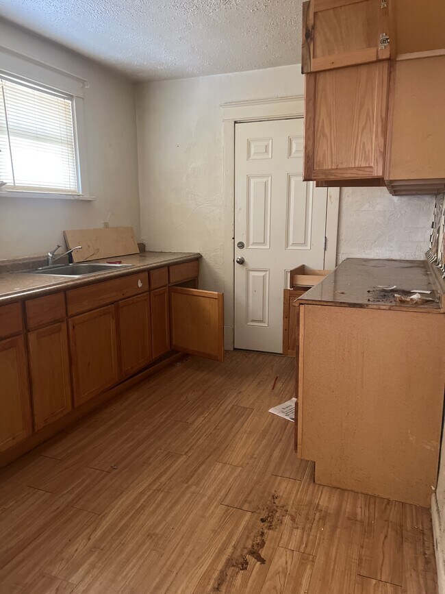 Building Photo - 8836 Ramona Lake Dr