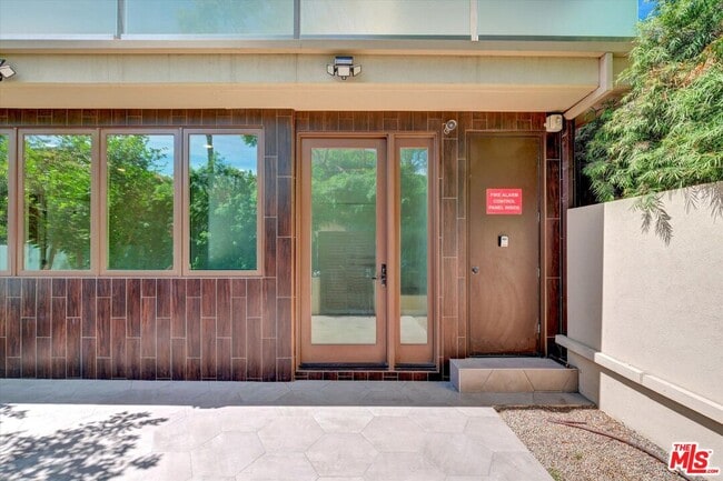 Building Photo - 1249 N Formosa Ave