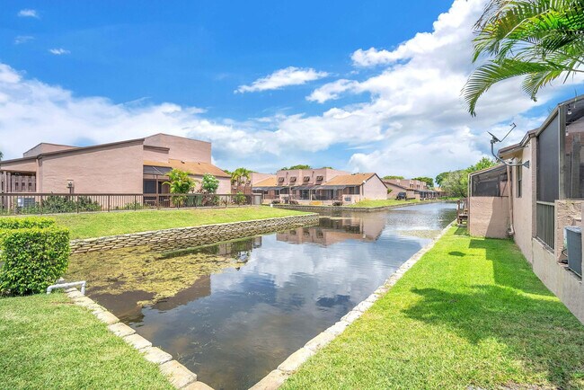 Foto del edificio - 12359 NW 11th Ct