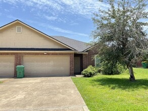 Building Photo - 3004 Palomino Trail