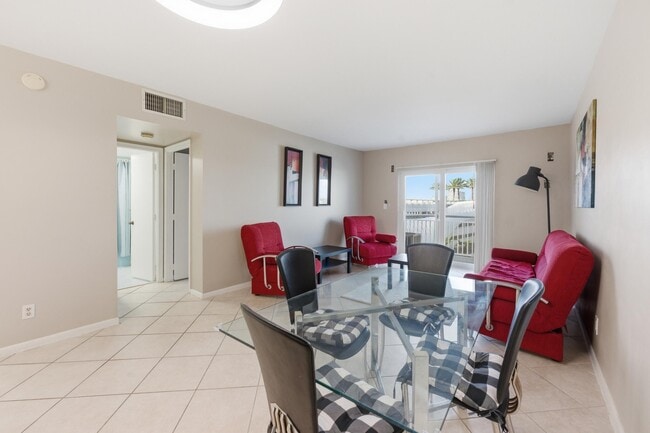 Building Photo - 200 S Birch Rd