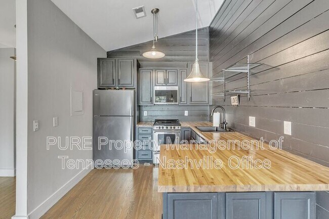 Foto del edificio - 613 Hillsboro Rd