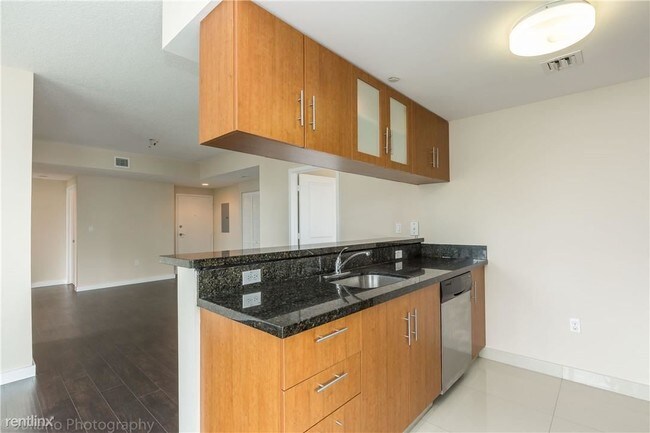Building Photo - 2 br, 2 bath  - 23 Biscayne Bay Condo