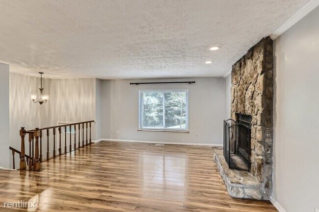 Foto del edificio - 3 br, 2.5 bath House - 5909 Chatham Court ...