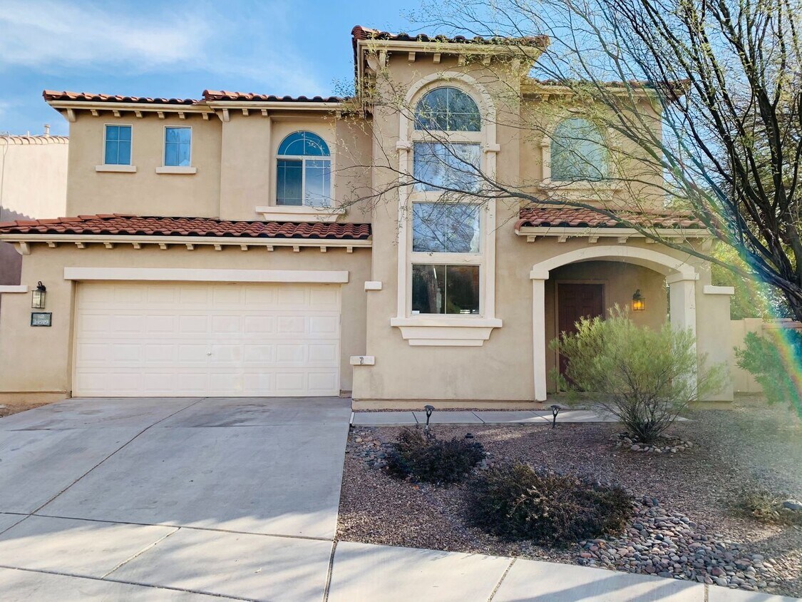 Primary Photo - Beautiful Home In Rancho Sahuarita Located...