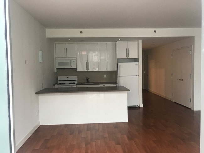 Building Photo - 3161 37th Ave