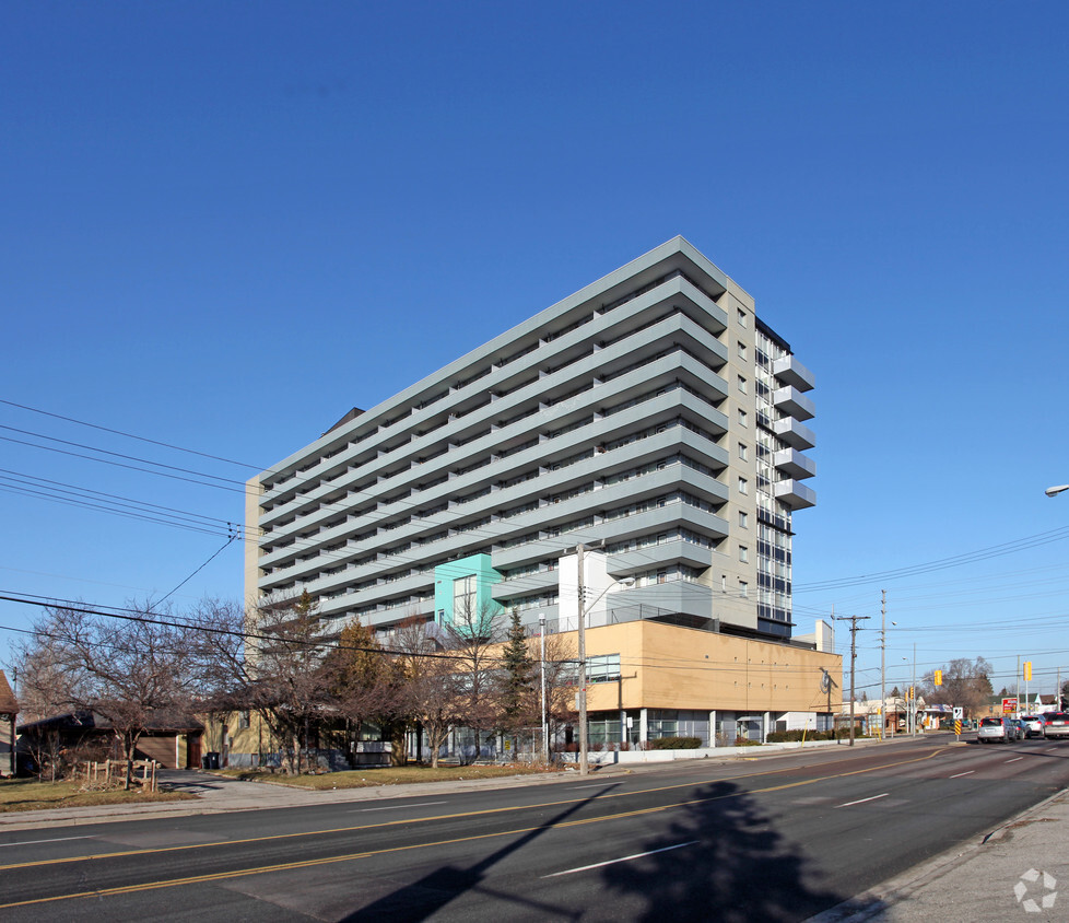 Building Photo - 2015-2021 Lawrence Ave E