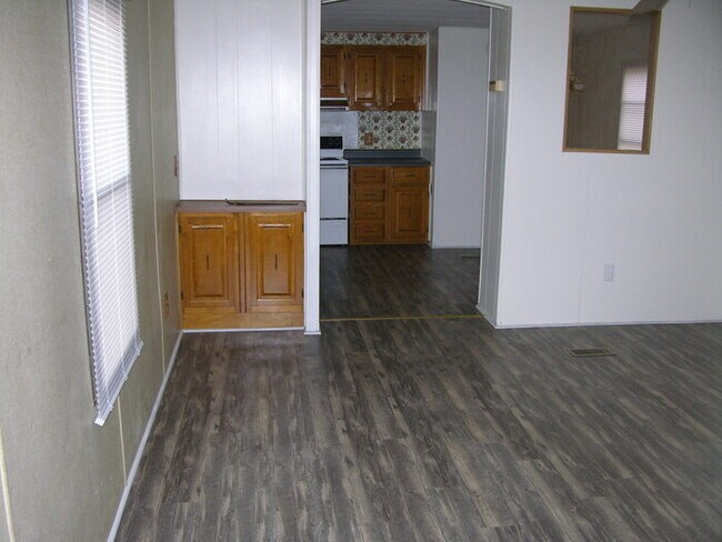 Building Photo - 1208 Memory Ln