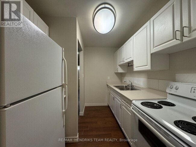 Building Photo - 87 Rockwood Ave