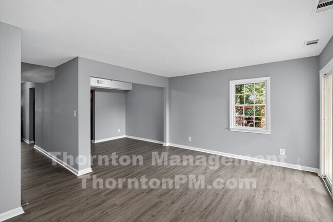 Foto del edificio - Newly Remodeled 3 Bedroom Townhouse