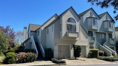 Building Photo - 12 Invincible Ct