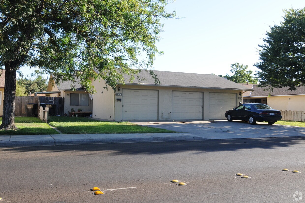 Primary Photo - 2424-2430 Encina Ave