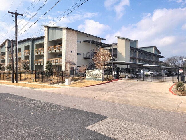 Building Photo - 4704 Sunset Trail