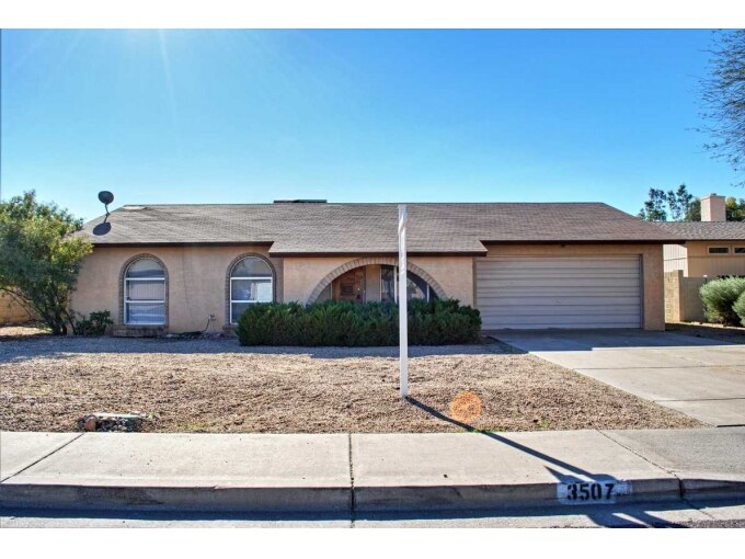 Primary Photo - 3507 W Grovers Ave