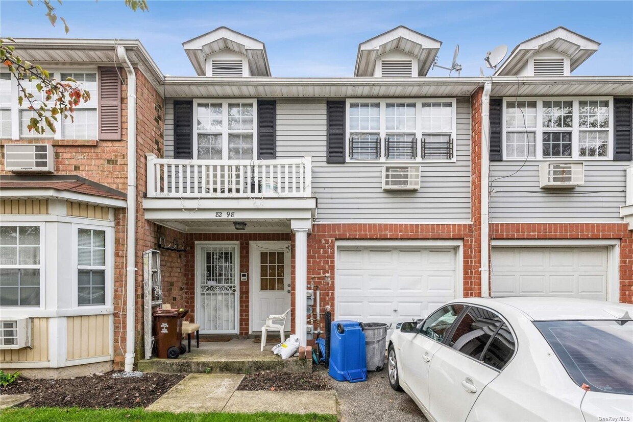 829898 Country Pointe Cir Unit 2A, Bellerose, NY 11426 Room for Rent in Bellerose, NY