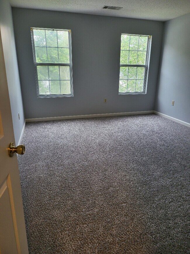 Foto del edificio - 629 Shadow Moss Dr