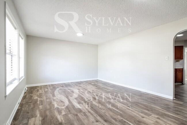 Foto del edificio - This 3 bedroom, 2 bathroom home is sure to...