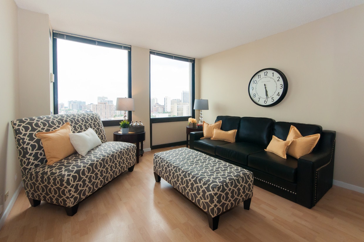 Lincoln Park Plaza Apartments Chicago, IL