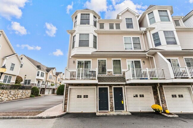 Building Photo - 85 Camp Ave