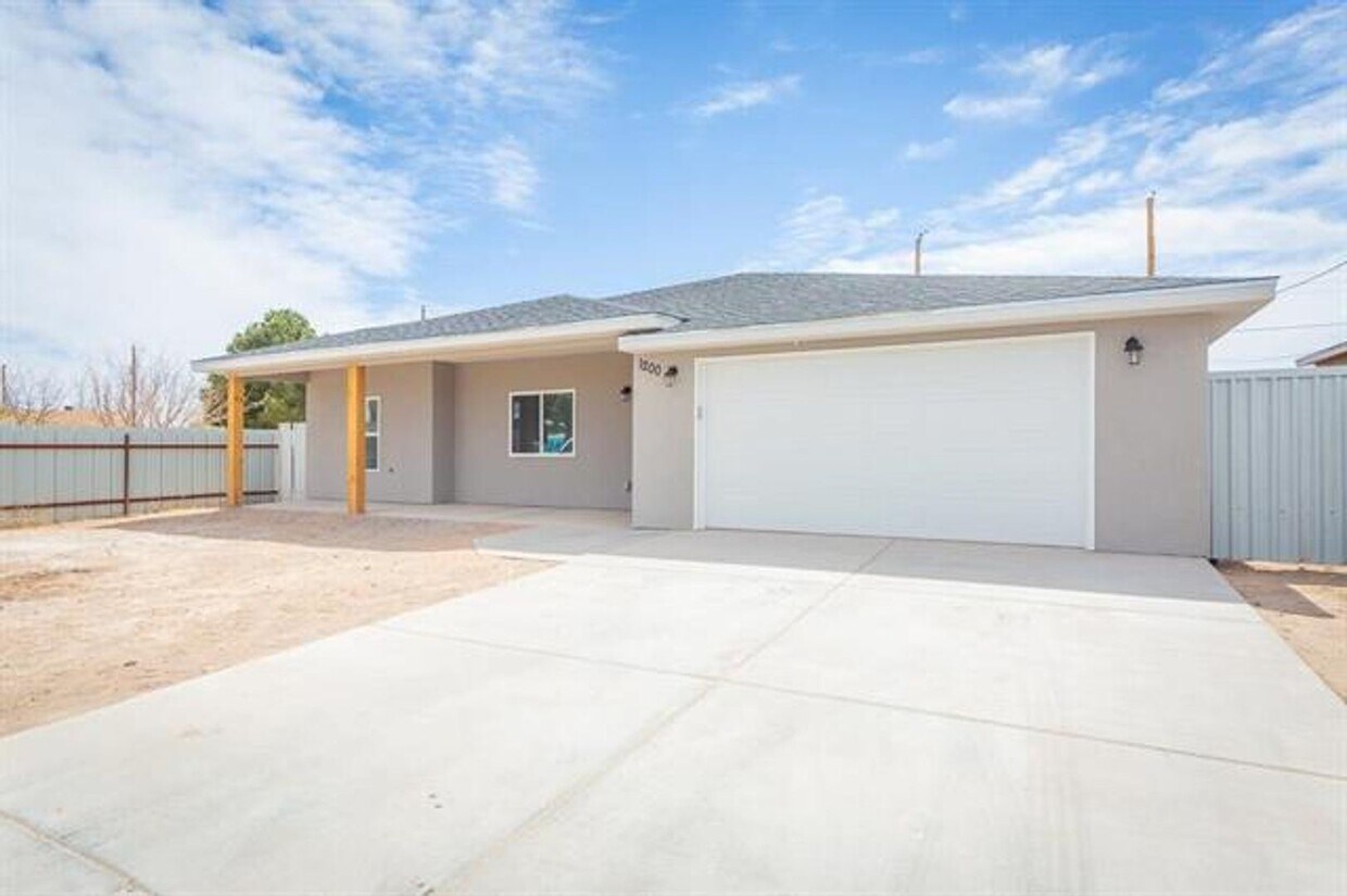 Primary Photo - 3 br, 2 bath House - 1200 E 17th (318)