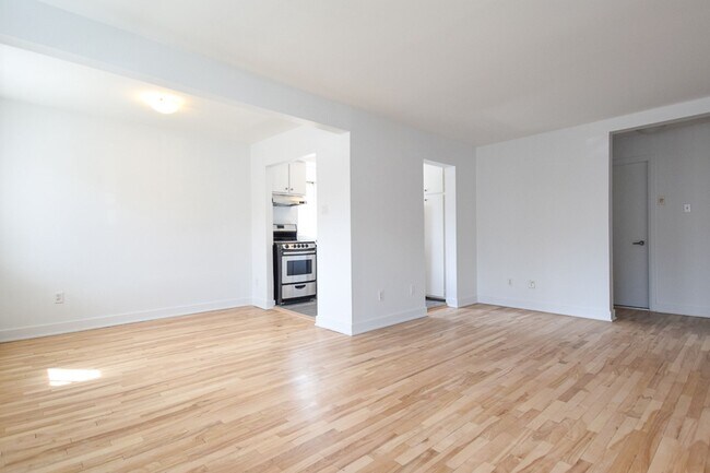 Building Photo - 4570-4590 Queen-Mary