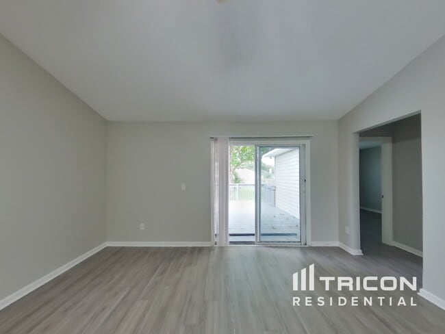 Foto del edificio - 11517 Rolling River Blvd