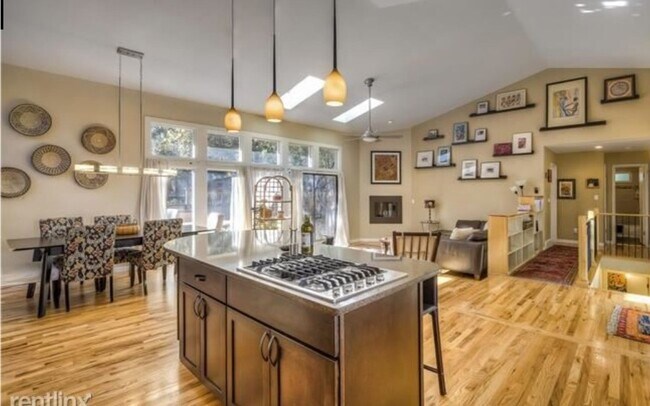 Building Photo - Introducing 1320 Oak Ct - A Spacious and P...