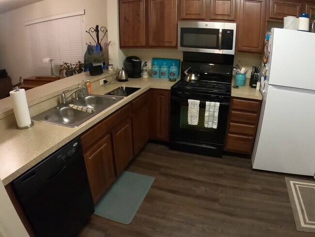 Foto del edificio - 2121 Quail Hollow Dr
