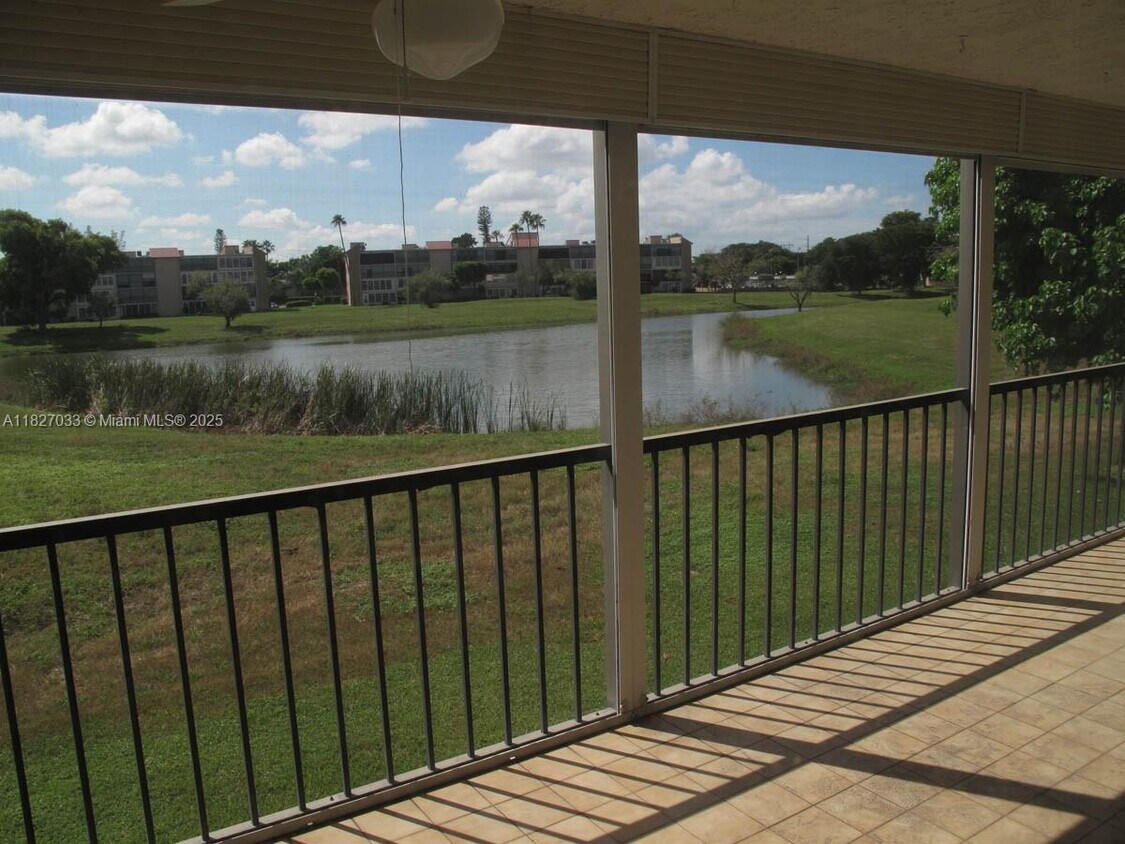 Foto principal - 7210 Lake Cir Dr