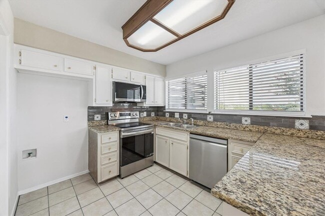 Building Photo - 3205 MacArthur Ave