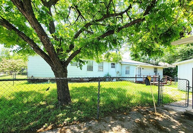 Foto del edificio - 1028 Ellingson Ln